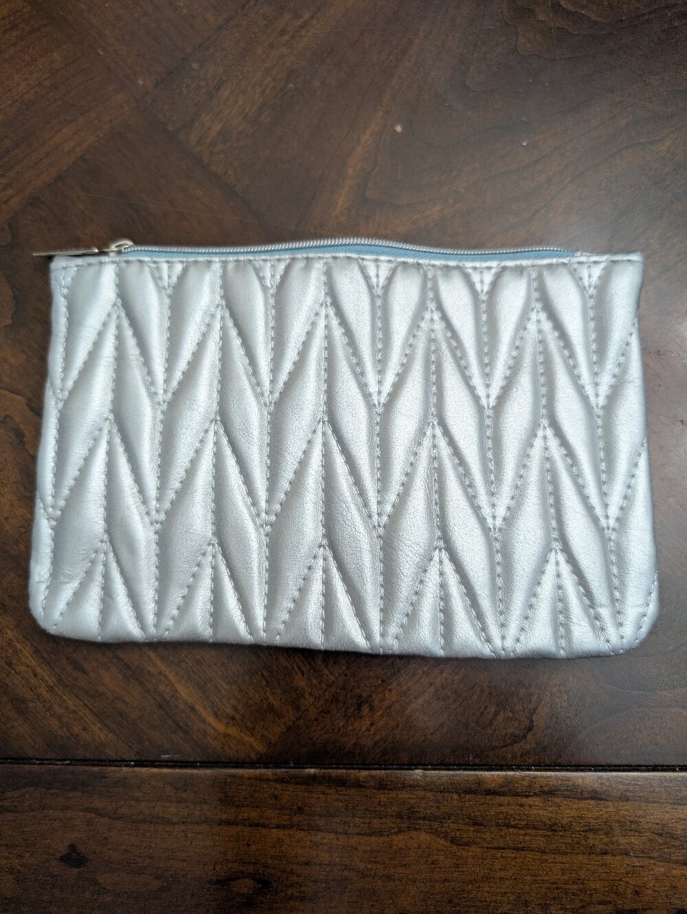 IPSY Silver Quilted Zipper Cosmetic Makeup Bag Pouch NWOT